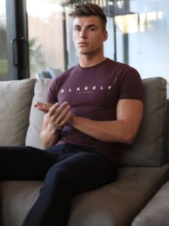 Colton T-Shirt - Burgundy -Blakely 078DelawareBurgundy2D 1