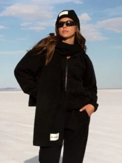 Label Knitted Scarf - Black -Blakely 133blackD