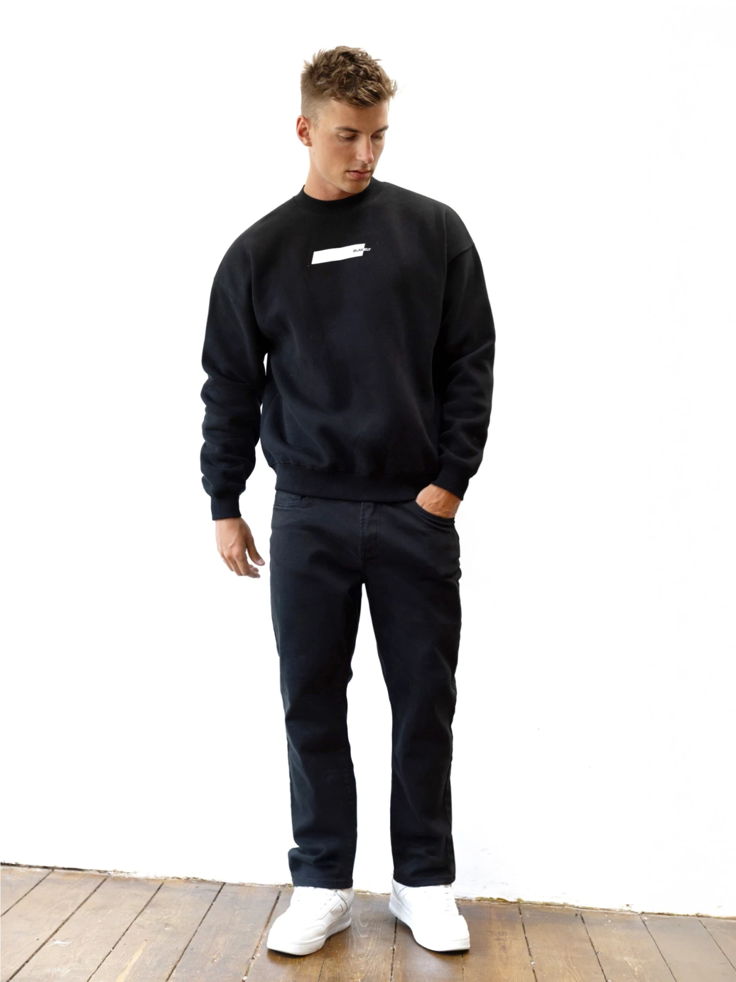 Kobe Italic Relaxed Jumper - Black 8 Kobe Italic Relaxed Jumper - Black - Image 6
