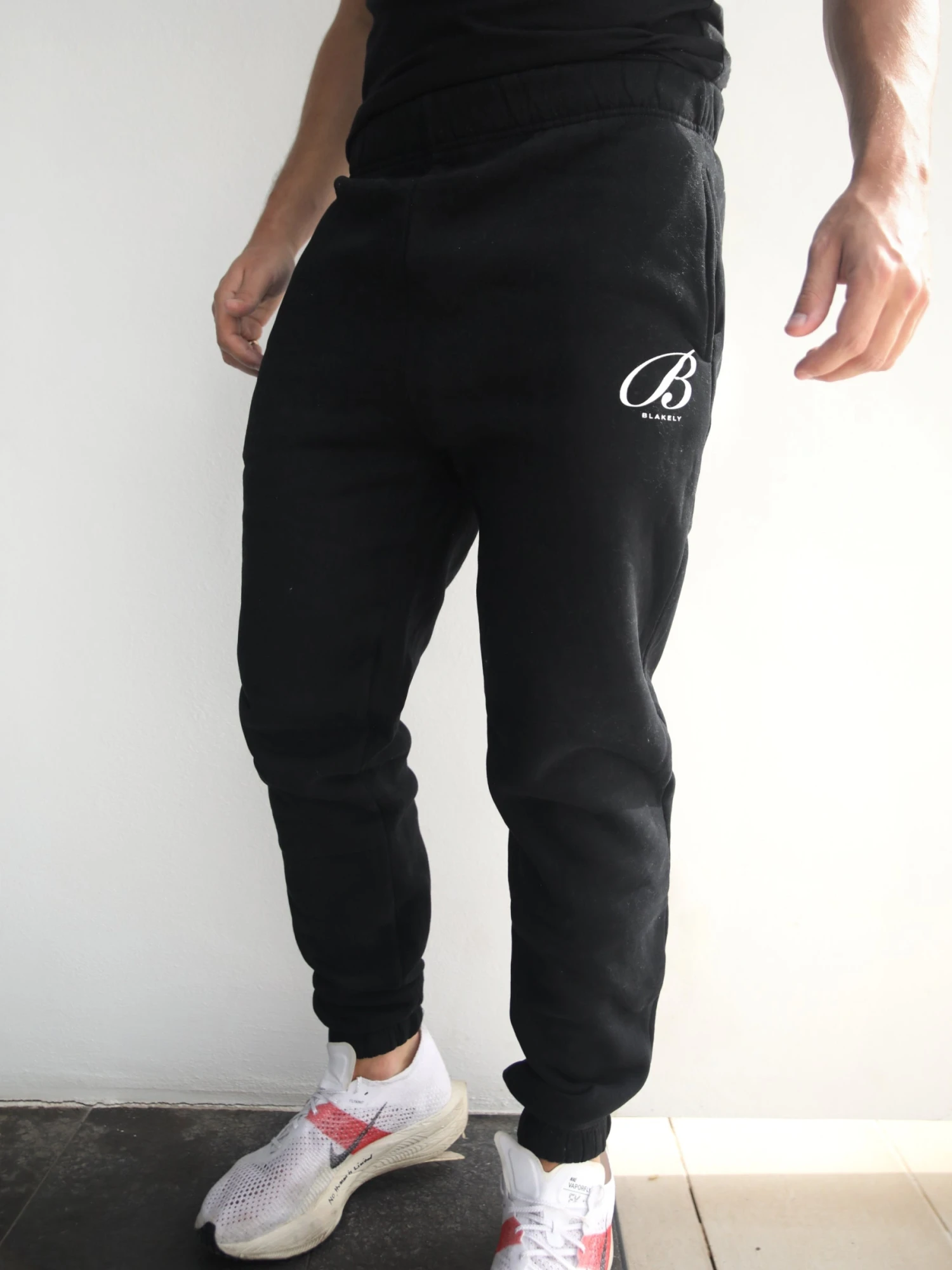 Vita Relaxed Sweatpants - Black 5 Vita Relaxed Sweatpants - Black - Image 3