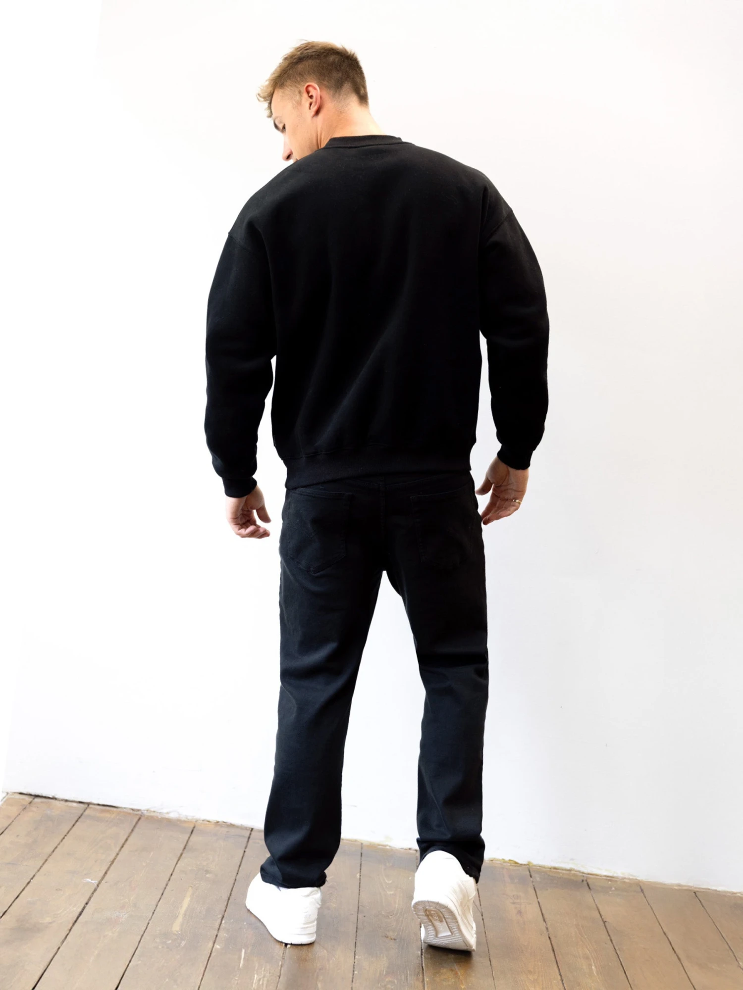 Apex 610 Relaxed Jumper - Black 6 Apex 610 Relaxed Jumper - Black - Image 4