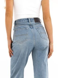 Blakely Mom Jeans - Faded Blue -Blakely 2270LIGHT03D