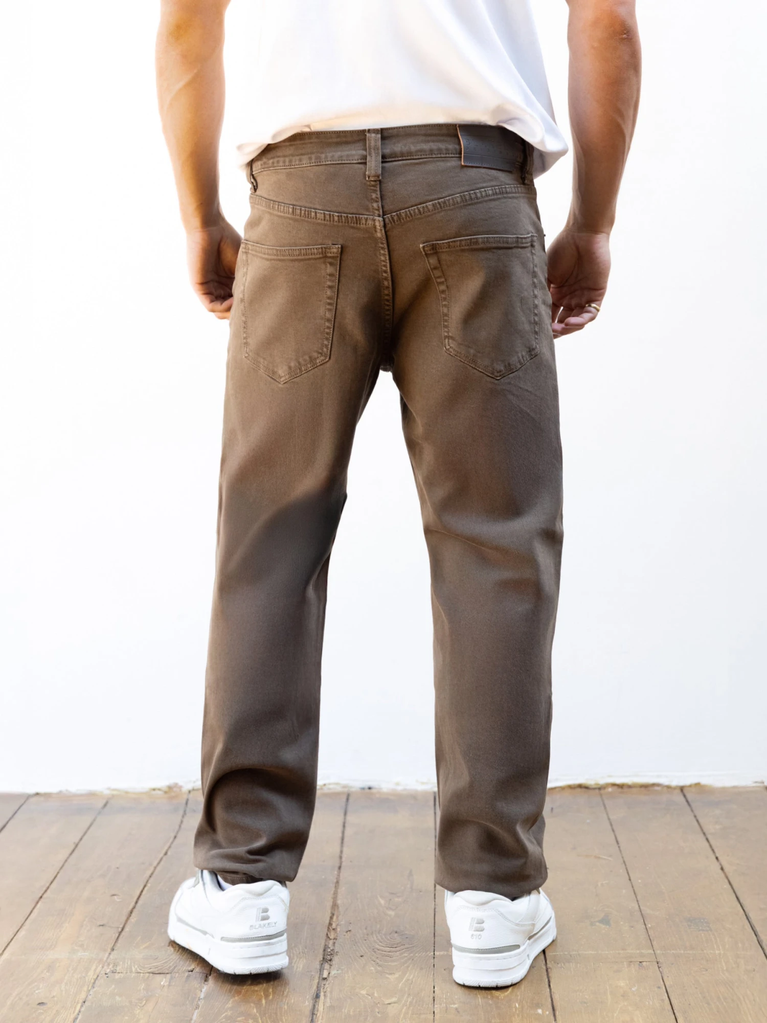 Vol.15 Loose Fitting Jeans - Brown 4 Vol.15 Loose Fitting Jeans - Brown - Image 2