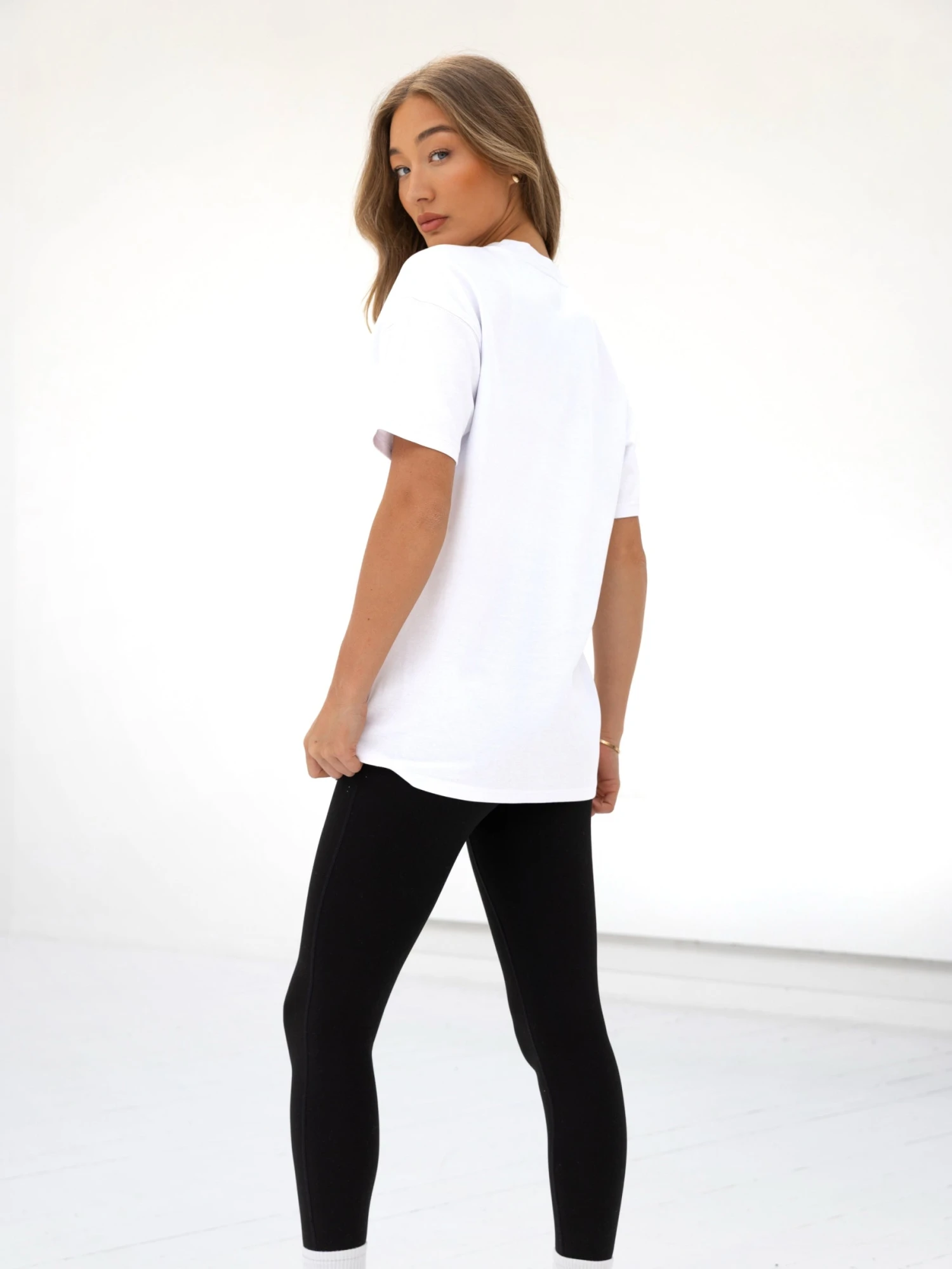 Sami Oversized T-Shirt - White 7 Sami Oversized T-Shirt - White - Image 5