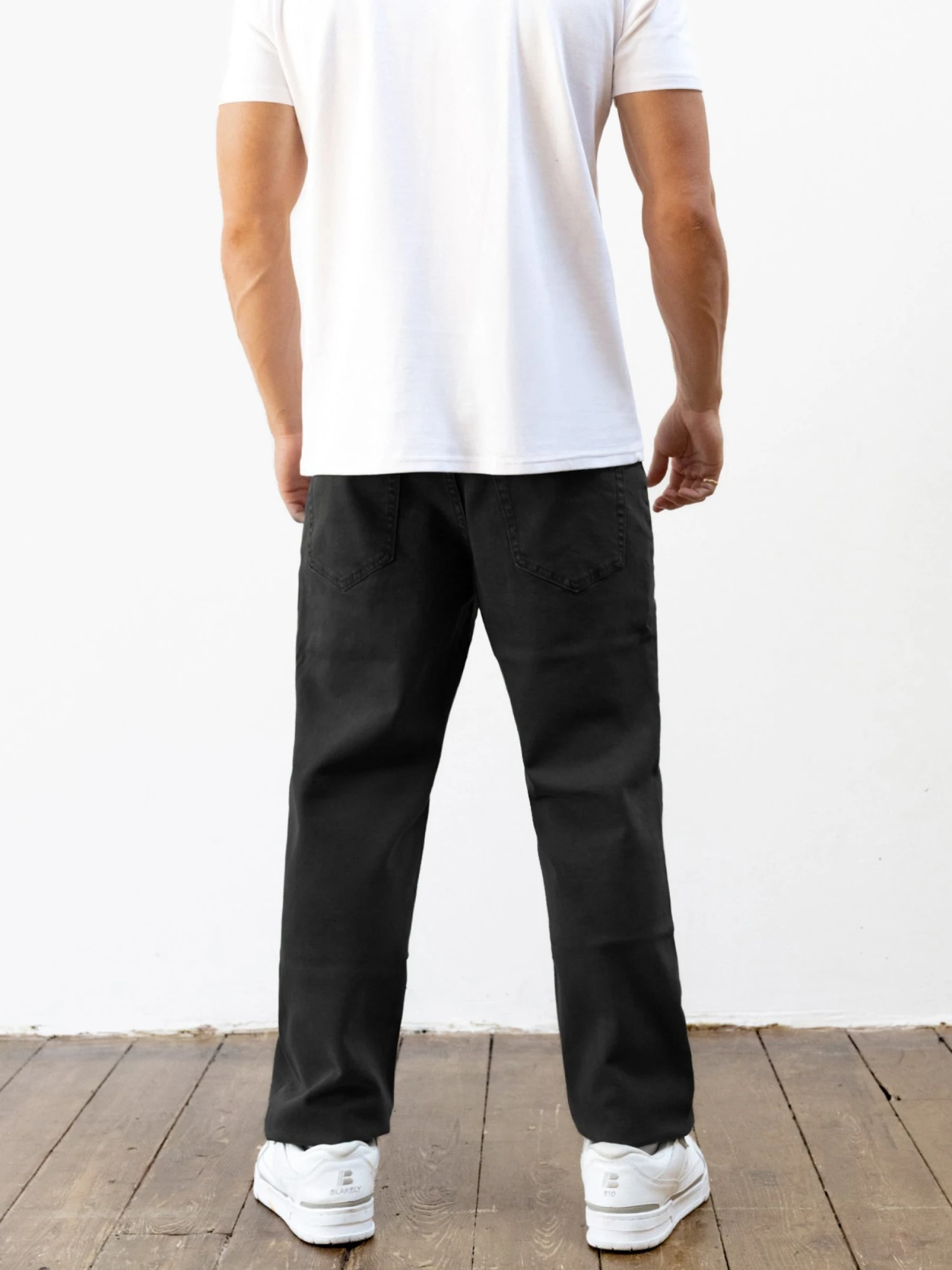 Vol.15 Loose Fitting Jeans - Black 4 Vol.15 Loose Fitting Jeans - Black - Image 2